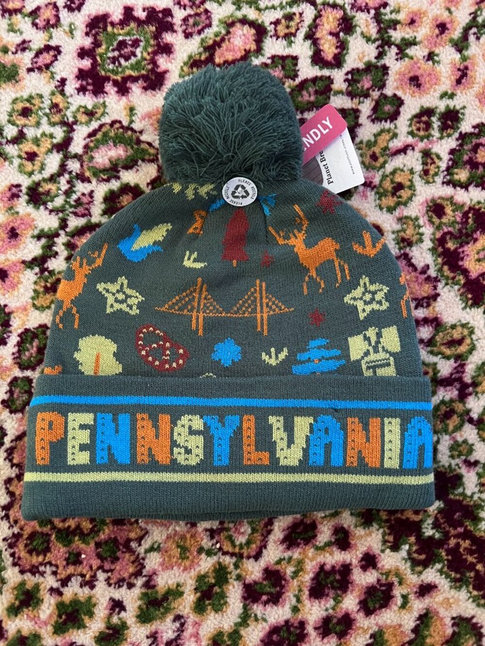 New with tag Pennsylvania landmarks and wildlife knit beanie